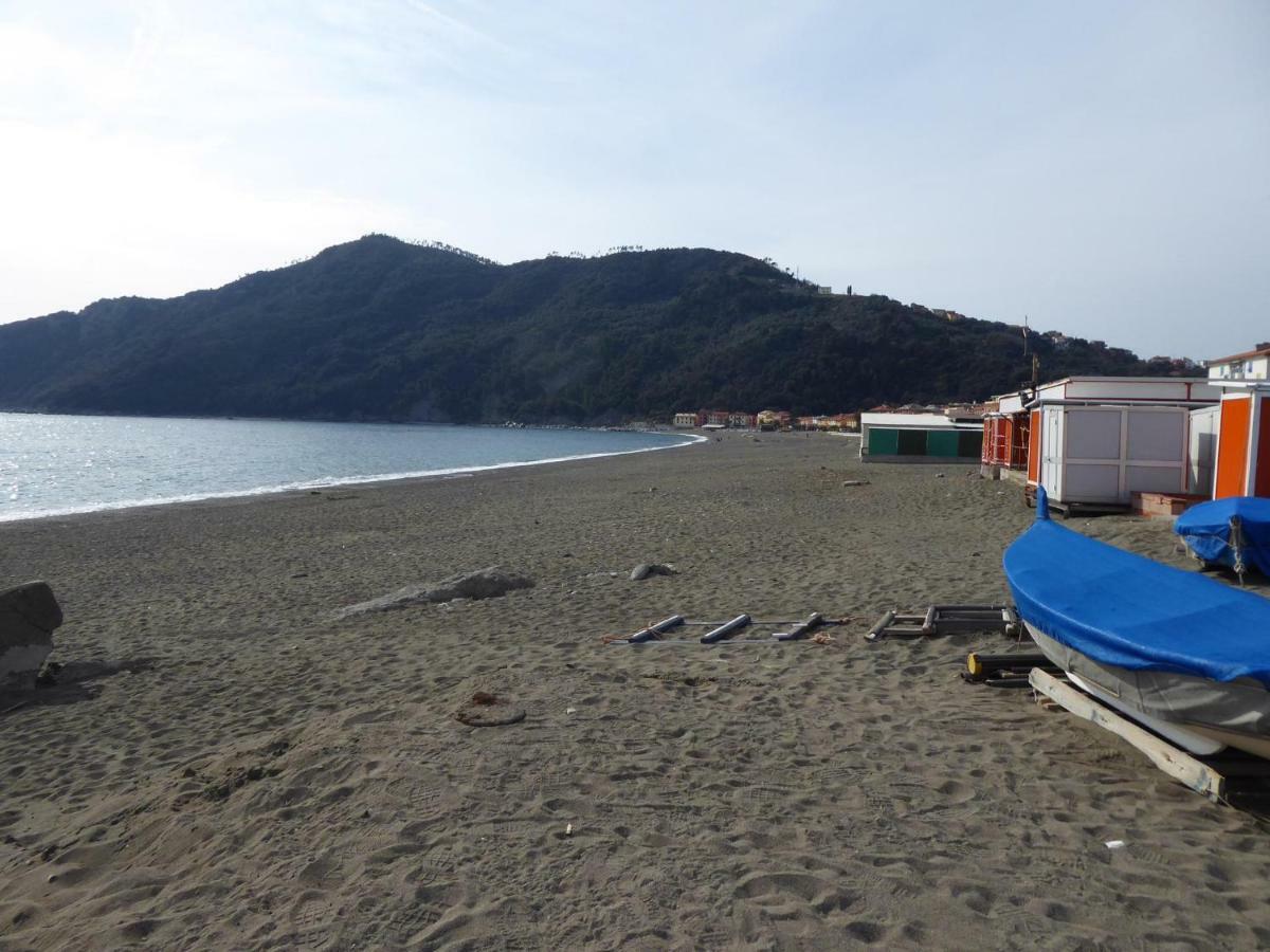 House Little Boat By Holiday World 리바 트리고소 외부 사진
